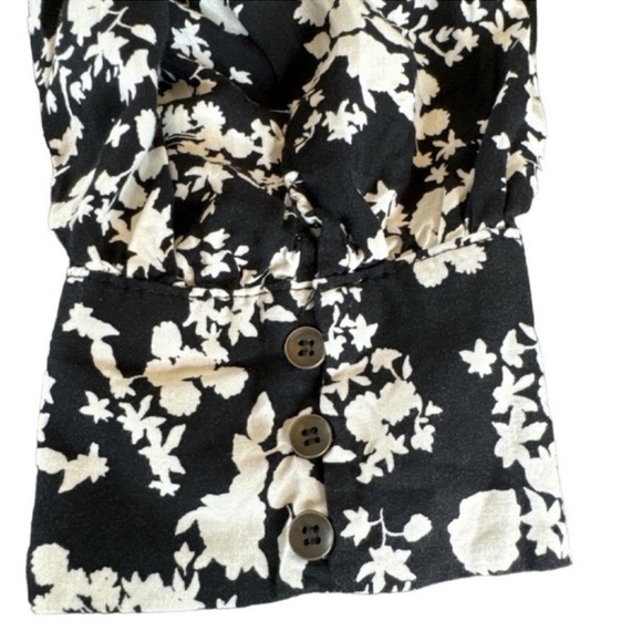 ZARA Black & White Floral Blouse Keyhole Neck w/Elastic Button Fastener, Size M. - Picture 6 of 11